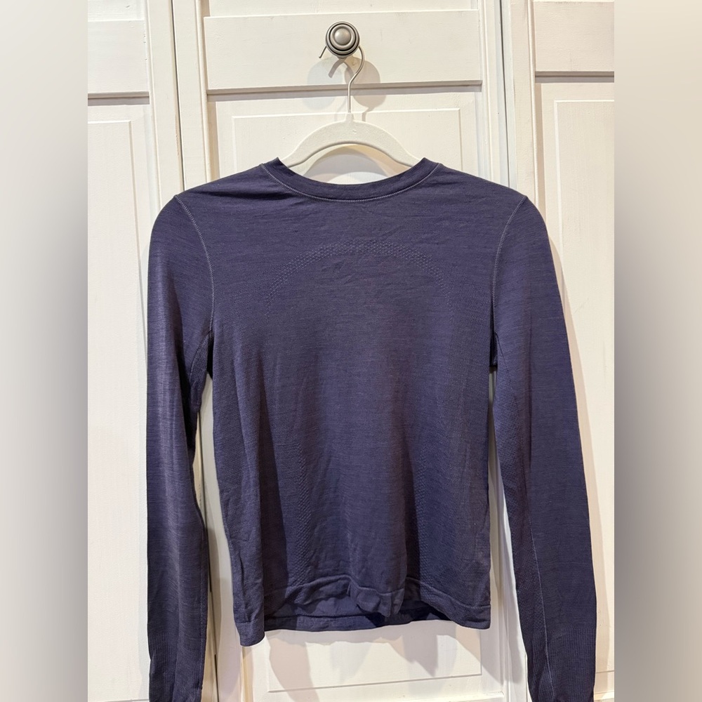 Lululemon Women's swiftly crew long sleeve in nightfall - waist length XS